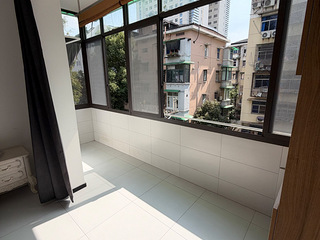 沈塘桥地铁口，自住精装修两室一厅