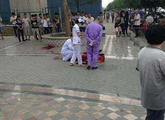 �Ĵ�ְУ����ͱ��ͬѧ �嶯���󵱽ֹ���