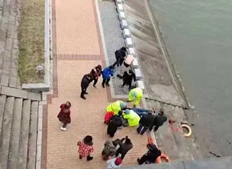 �������0�棬���ڼҷõ�Сѧ��ʦͻȻ�������У�