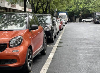 ���������룬ͣ�ڵ�·��λ�ϵĳ�����ͣ�����𣿳ǹܻ�Ӧ����