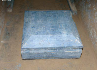 �Ϲ����Ĺ־�����ڿ��ţ����ʯͷ������һ�����ع�������