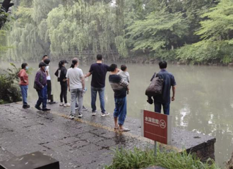 ���渡����������һƬ���������Ÿ���������ǰ��û����