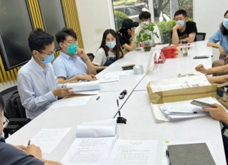 ���ݷ��޳��ⷿ�ݺ󣬷�������꼰�ھӣ���ʧ�⳥��10����˭��?