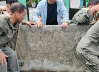 �������ϴ�˼�ʮ���·���ʯ�壬��Ȼ����������