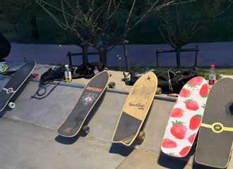 �����ڻ�ѩ���ַ·�һ�³������Ļ����������˶�����