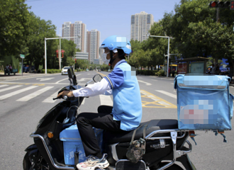 �����ڵȵ����Ϻ����������ˣ�������С���Ͳ�·���յ�¼ȡ֪ͨ��