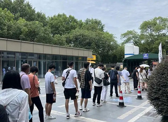 8�㣬����������1000����������Ƕ���ط����ų���