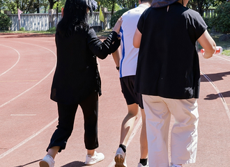 ⼸캼ݲټҳ̫ƴˣ7㵽Уæµ6뿪