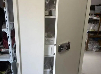 �㽭һŮ����ְ���꣬͵�߹�˾500����鱦����ֵ200��