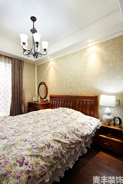 136ƽ�ִ���Լ�� ����̫�͹㳡װ��Ч��ͼ