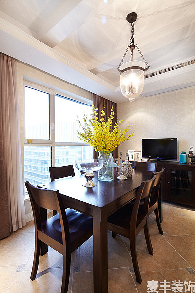 136ƽ�ִ���Լ�� ����̫�͹㳡װ��Ч��ͼ