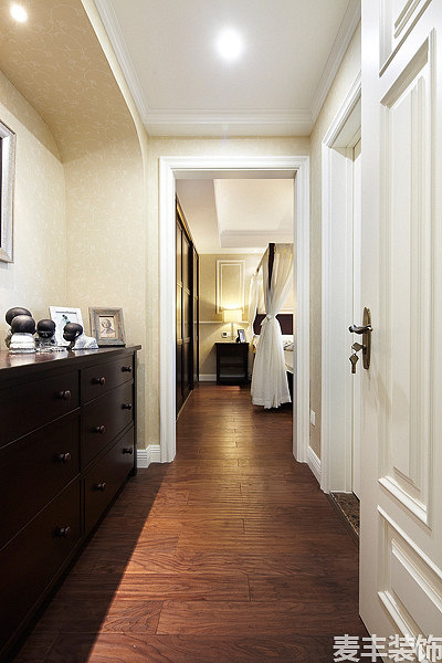 136ƽ�ִ���Լ�� ����̫�͹㳡װ��Ч��ͼ