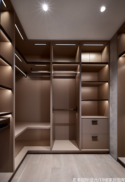 深蓝国际 240㎡ 现代风格装修效果图