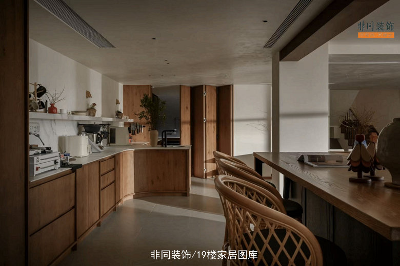 ��ɽ�£�������ԭľ�ľ������