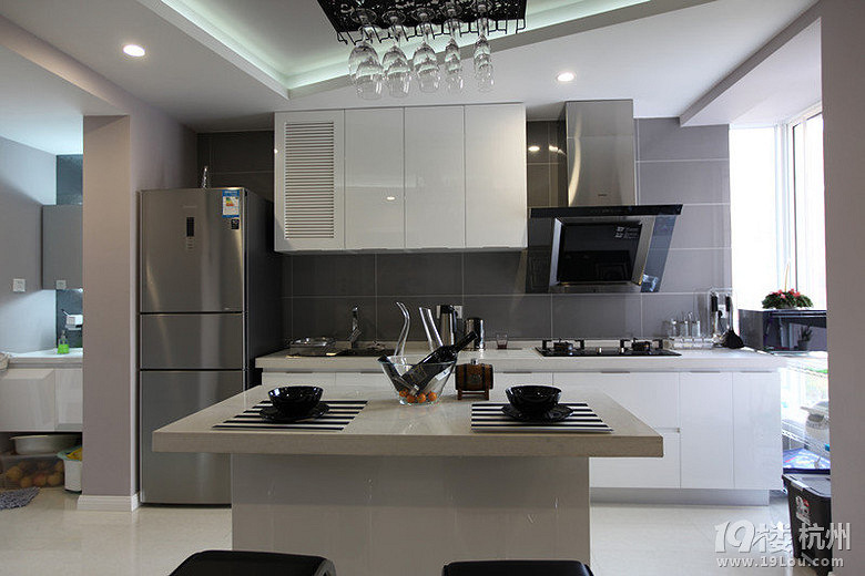 85��ڰ�ϵ�����װ��Ч��ͼ