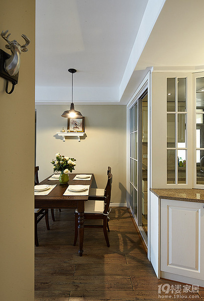 С����� ����ɫ��װ��Ч��ͼ