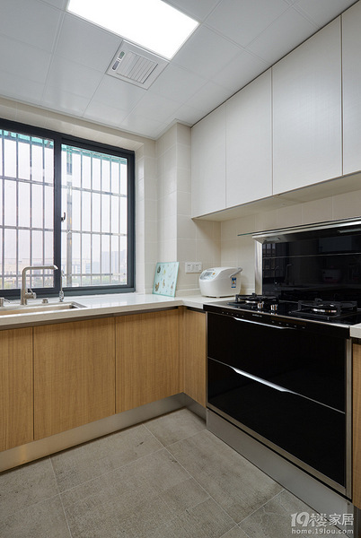 ��è���а��ı�ŷ֮��װ��Ч��ͼ