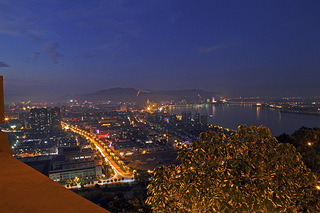 富陽鹿山富春閣頂看富陽城和富春江夜景