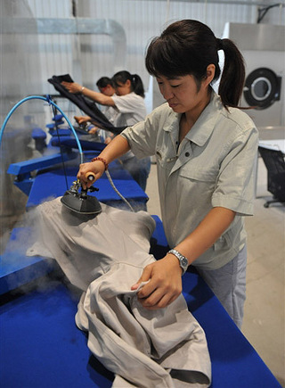 真丝衣物熨烫和褪色处理