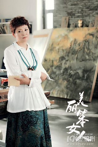 《美丽笨女人》海报首发"轴女"导演潘婕再执导筒