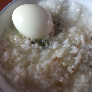 早餐                               稀饭加鸡蛋