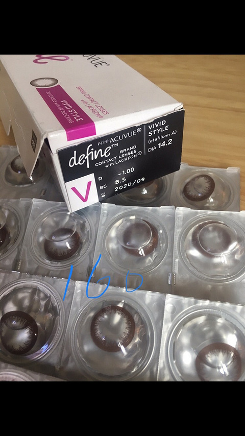 清理房间发现拍结婚照时买的强生日抛美瞳