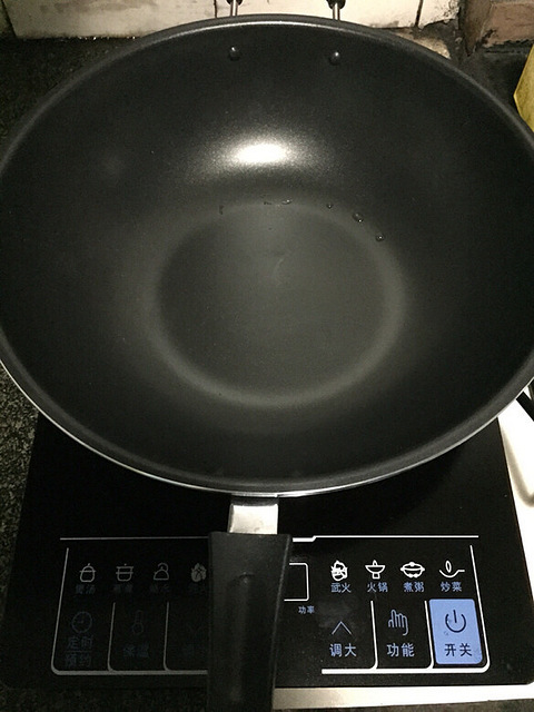 50块钱出宜家的炒锅和一个小煎锅~因为电