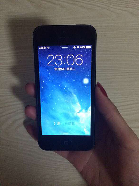 港版苹果5,使用一年半左右,一直戴壳使用