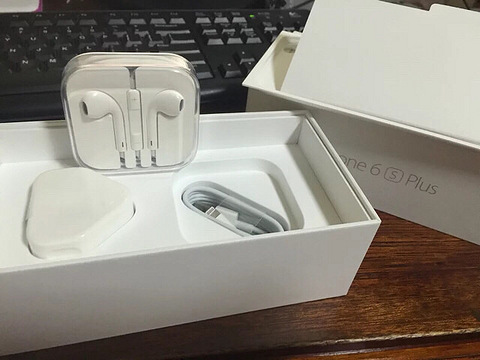 苹果数据线,耳机,港行三插头,一年出现问题帮你