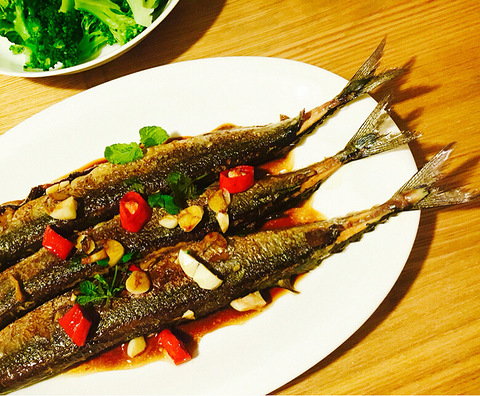 我爱秋刀鱼。价格便宜鱼肉紧实,寻常料理也