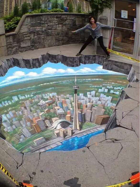 这些只是画在地面上的3d涂鸦.但画的太逼