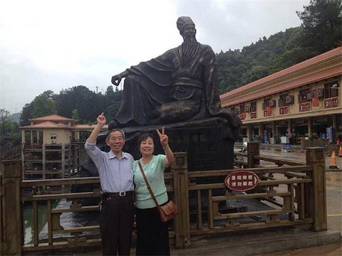 江西广播电视报读者生活馆:夕阳相聚度假村 健