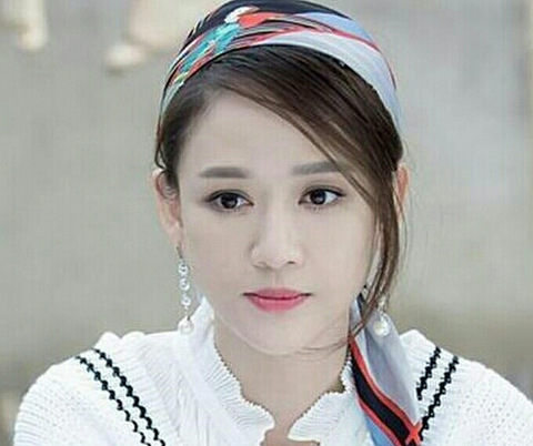 陈乔恩剧中饰演厉薇薇,因为意外溺水,她的