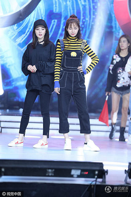 组图:杨幂沈梦辰彩排走秀 秒变超模秀大长腿