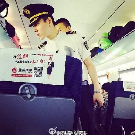 帅到飞起!隔壁家的帅哥引来22万评论,血槽已空