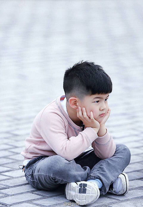 帅出一身粉红的安吉,长大后就变成了宋仲基