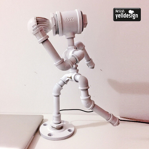 手工水管可爱机器人台灯,工业风风格,放在