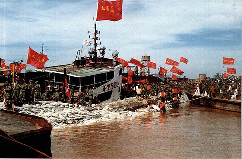回忆下98年江西九江抗洪救灾的画面