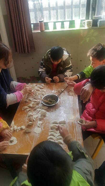 大年初二包饺子,开心又热闹,满满的年味!