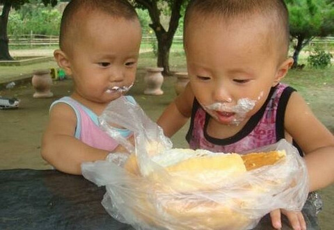 宝宝多大可以吃奶油蛋糕?黄色奶油有利宝宝