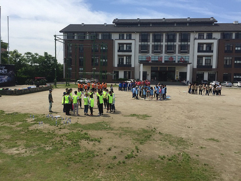 百人拓展训练集体挑战千次动力绳圈!