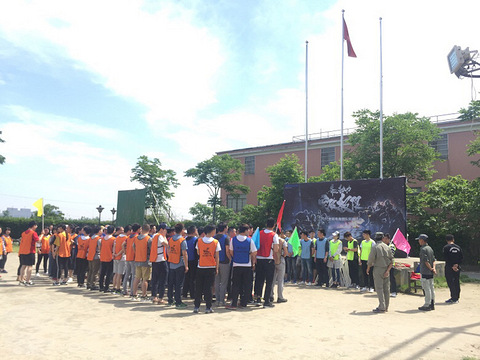 百人拓展训练集体挑战千次动力绳圈!