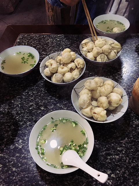 #早餐店#驱车80公里去湖州吃松毛汤包!