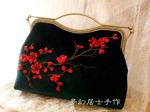 美貌的丝带绣口金包