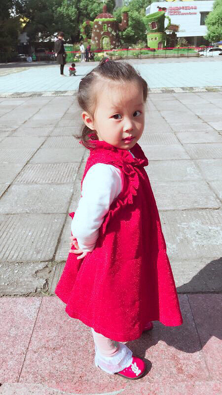 我叫曾馨亿,因为妈妈姓金,爸爸姓曾,爸爸