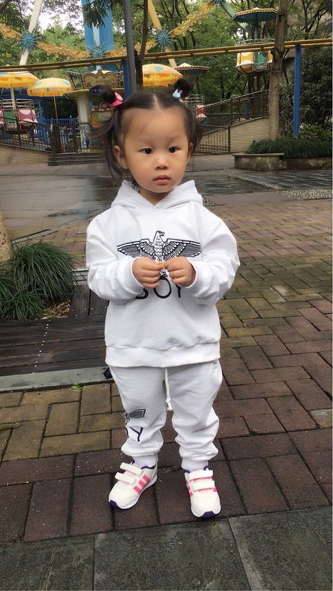 我叫曾馨亿,因为妈妈姓金,爸爸姓曾,爸爸