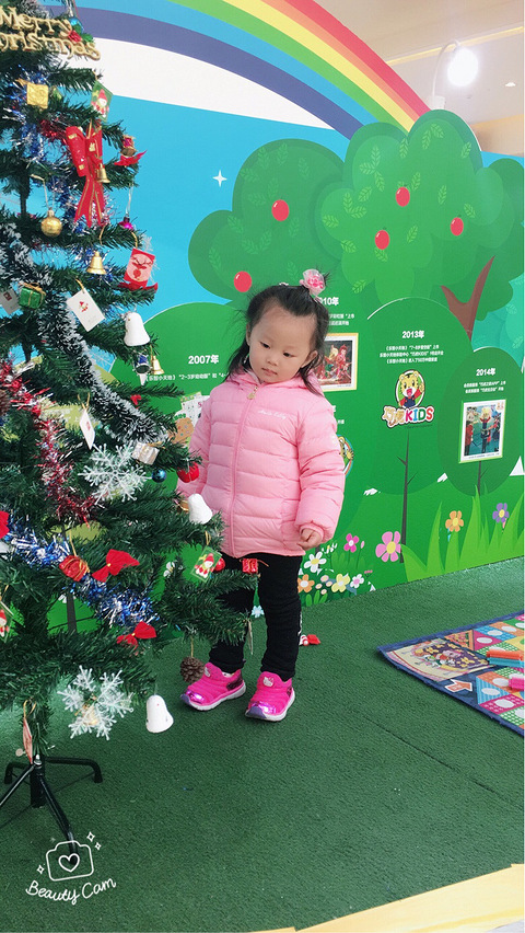 我叫曾馨亿,因为妈妈姓金,爸爸姓曾,爸爸