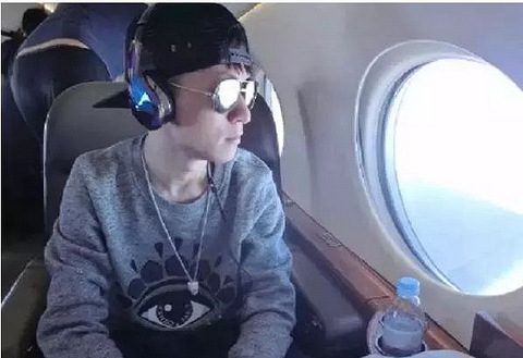 王思聪黄毅清秦奋这三个富二代,怎么就成了声