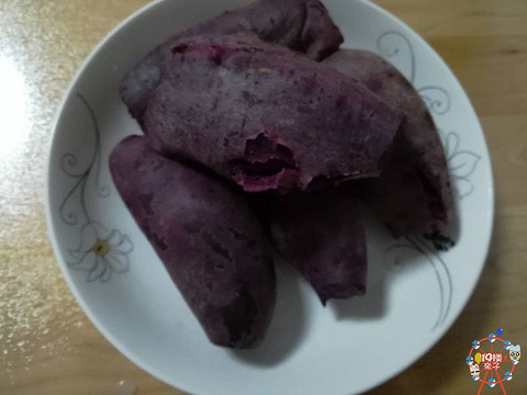 彩色的紫薯包