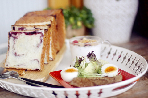 #小学生早餐#麦片牛奶,蓝莓酱吐司,鸡蛋